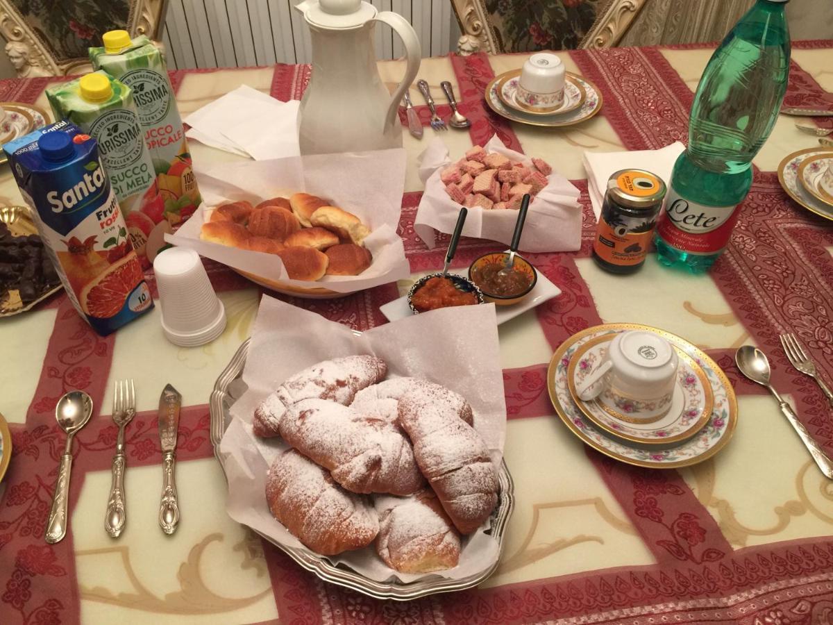 Colazione Da Lolly Bed & Breakfast Наполи Екстериор снимка