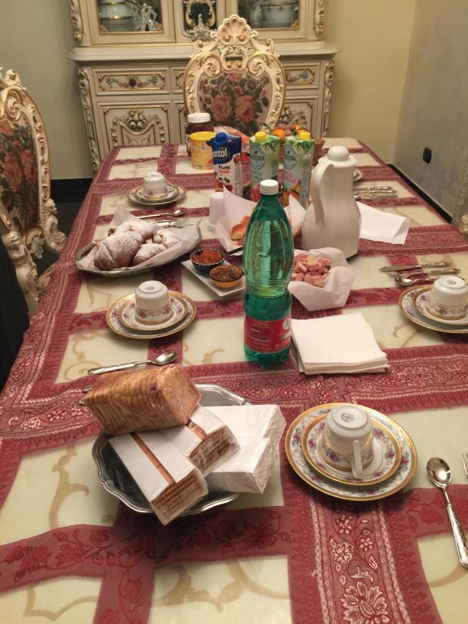 Colazione Da Lolly Bed & Breakfast Наполи Екстериор снимка